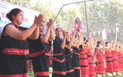 Dấu ấn phụ nữ Giẻ Triêng trong giữ gìn văn hóa truyền thống