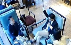 Khởi tố, bắt "tổng tài" chỉ đạo đánh nhân viên quán cà phê ở Hà Nội