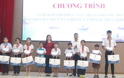 Trao học bổng, bảo trợ dài hạn và quà cho gần 1.400 trẻ em khó khăn ở An Giang, Cà Mau