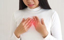 Đau ngực khi nuốt có nguy hiểm không?