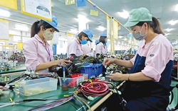 Công nhân không "nhảy việc" sau Tết: Lợi cả đôi bên
