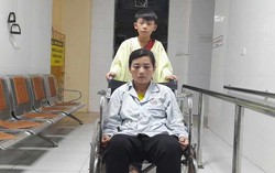 Hoàn cảnh cơ cực của nam sinh lớp 8 một mình chăm mẹ liệt nửa người ở bệnh viện