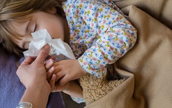 Một số lưu ý giúp chăm sóc trẻ bị cúm tại nhà hiệu quả