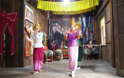 Người phụ nữ trọn đời giữ gìn nét văn hóa tự hào của đồng bào Khmer Nam bộ