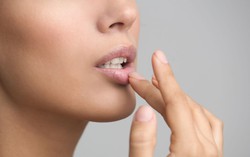 Môi bị co giật khi nào thì nguy hiểm?
