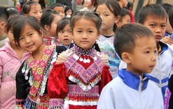 Học sinh Hà Nội mang "sắc màu yêu thương" đến vùng cao