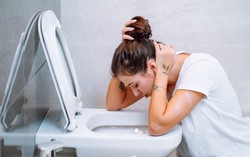 Nôn khan kéo dài cần đi khám bác sĩ khi nào? 