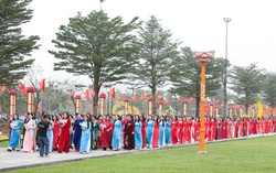 Hà Tĩnh: Hơn 14 nghìn cán bộ, hội viên diễu hành áo dài và đồng diễn dân vũ