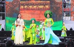 BST "Dòng chảy di sản" của NTK Cao Thu Vân khoe sắc tại Hồ Gươm