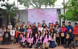 Gần 100 học sinh Hà Nội trao yêu thương tới trẻ khuyết tật