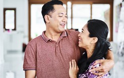 "Giữ lửa" hôn nhân tuổi trung niên 