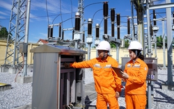 Điện lực miền Bắc tiếp tục cung cấp điện an toàn, ổn định phục vụ sản xuất, sinh hoạt của nhân dân