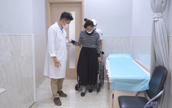 
Ra nước ngoài điều trị ung thư, nữ bệnh nhân bị ngã gãy xương bánh chè nghiêm trọng