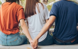 Cô bạn thân bị "cắm sừng"
