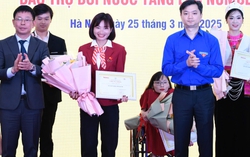 Vận động viên Nguyễn Thị Oanh, ca sĩ Hà Myo được trao giải thưởng "Bền đam mê"