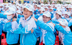 Hàng chục ngàn học sinh được trang bị kiến thức giao thông qua dự án "Đến trường an toàn"
