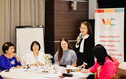 Tăng cường hỗ trợ phụ nữ trong vai trò lãnh đạo