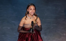Nữ diễn viên Zoe Saldana lần đầu tiên đoạt giải Oscar