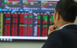 VN-Index giảm mạnh, về sát mốc 1.300 điểm