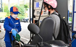 Giá xăng dầu đồng loạt giảm mạnh