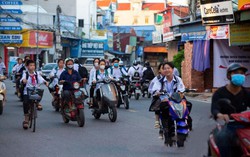 Cho con chưa đủ tuổi lái xe, cha mẹ đối diện rủi ro pháp lý
