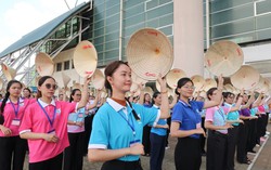 Phụ nữ TPHCM ngày đêm luyện tập cho lễ diễu hành mừng 50 năm thống nhất đất nước