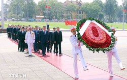 Tổng Bí thư, Chủ tịch nước Trung Quốc đặt vòng hoa và vào Lăng viếng Chủ tịch Hồ Chí Minh