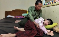 Người cha khẩn cầu sự giúp đỡ để có tiền mua thuốc giảm đau cho con gái mắc căn bệnh quái ác