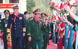 Bộ trưởng Bộ Quốc phòng Việt Nam và Trung Quốc thăm Trường Tiểu học Đồng Đăng