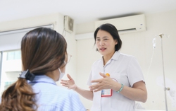 Cô gái 22 tuổi mù cả hai mắt sau cắt mí