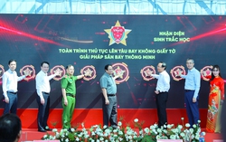 Thủ tướng đề nghị nhân rộng giải pháp lên tàu bay không cần giấy tờ
