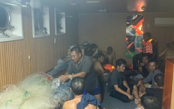 Bộ đội Biên phòng xuyên đêm cứu kịp thời 20 ngư dân gặp nạn trên biển
