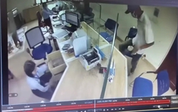 Công an truy bắt đối tượng cướp ngân hàng