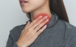 Đau một bên họng là bệnh gì, có nguy hiểm không?