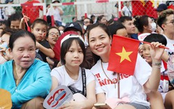 "Biển người" chờ đón sơ duyệt diễu binh, diễu hành cấp Nhà nước