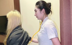 Phụ nữ và trẻ em: "Nạn nhân thầm lặng" của khói thuốc thụ động