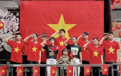 Cô, trò đội tuyển bắn súng Hà Nội cùng nhau thể hiện tình yêu đất nước