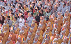 Hàng nghìn tăng ni, phật tử dự Đại lễ Phật đản tại Việt Nam Quốc Tự