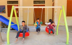 Hỗ trợ thiết bị vui chơi cho trẻ em miền núi Nghệ An