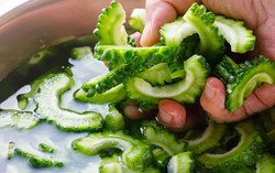 10 tác dụng đáng ngạc nhiên của mướp đắng đối với sức khỏe và làn da