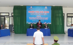 Học sinh hào hứng với Phiên tòa giả định tuyên truyền về Phòng chống bạo lực học đường