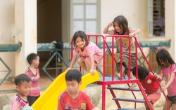 Học sinh Hà Nội tái chế gỗ thành khu vui chơi cho trẻ em vùng cao