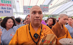 TPHCM: "Biển" người xúc động chiêm bái Xá Lợi Trái tim Bồ tát Thích Quảng Đức