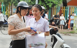 Đồng hành cùng con trong 3 tháng mùa thi chuyển cấp 