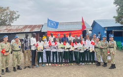 Người lính "mũ nồi xanh" mang nụ cười đến với trẻ em Nam Sudan