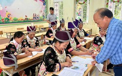 Thắp sáng tri thức cho người lớn tuổi nơi biên viễn