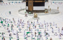 Hơn 1,3 triệu tín đồ Hồi giáo vượt nóng dự lễ hành hương Hajj ở Saudi Arabia