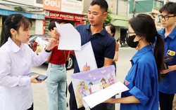 Điểm danh từng em, phá khóa lấy CCCD: Sự tận tâm của thầy cô trong mùa thi tốt nghiệp THPT 2025