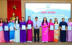 Hội LHPN TP Huế trao quyết định chỉ định chức danh cho 40 chủ tịch Hội xã, phường