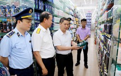 Thủ tướng yêu cầu tiếp tục đẩy mạnh cao điểm ngăn chặn buôn lậu, hàng giả